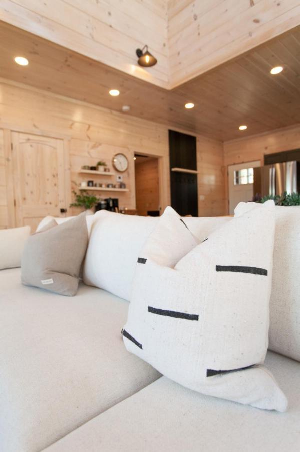 New Modern Cabin 1 Mi To Pkwy Pool Hot Tub Βίλα Pigeon Forge Εξωτερικό φωτογραφία