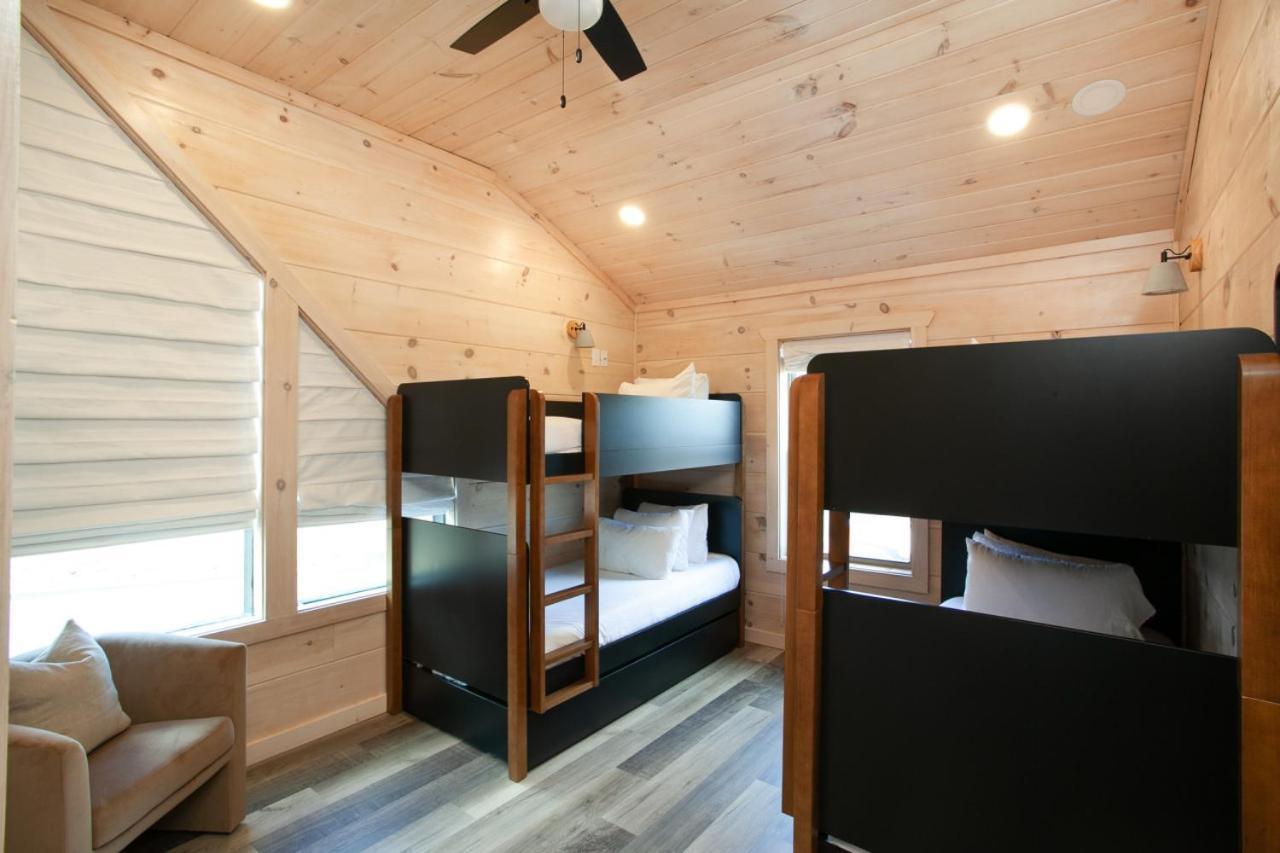 New Modern Cabin 1 Mi To Pkwy Pool Hot Tub Βίλα Pigeon Forge Εξωτερικό φωτογραφία