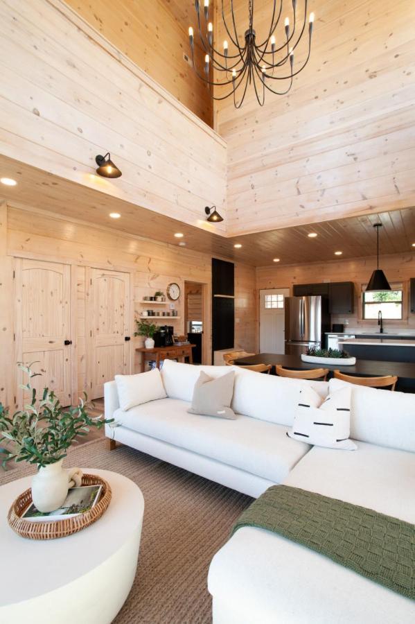 New Modern Cabin 1 Mi To Pkwy Pool Hot Tub Βίλα Pigeon Forge Εξωτερικό φωτογραφία