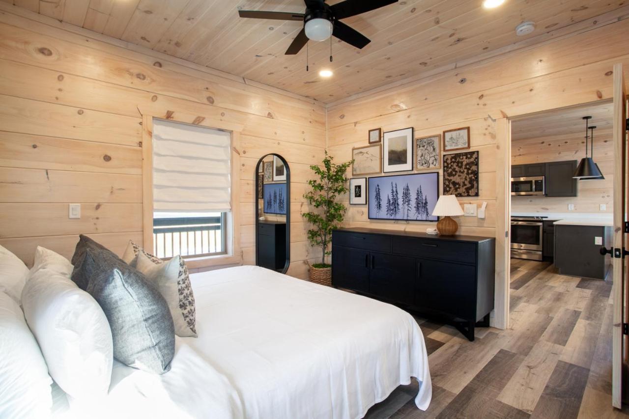 New Modern Cabin 1 Mi To Pkwy Pool Hot Tub Βίλα Pigeon Forge Εξωτερικό φωτογραφία